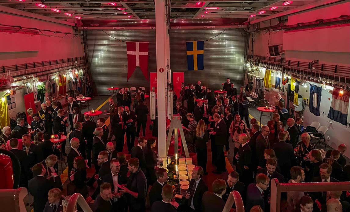 Dansk-svensk julereception ombord på fregatten Esbern Snare.