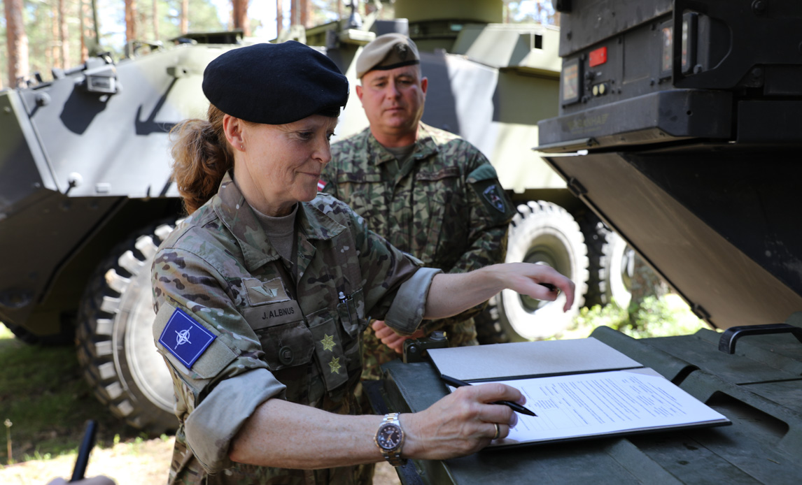 generalmajor Jette Albinus underskriver affiliceringsaftale