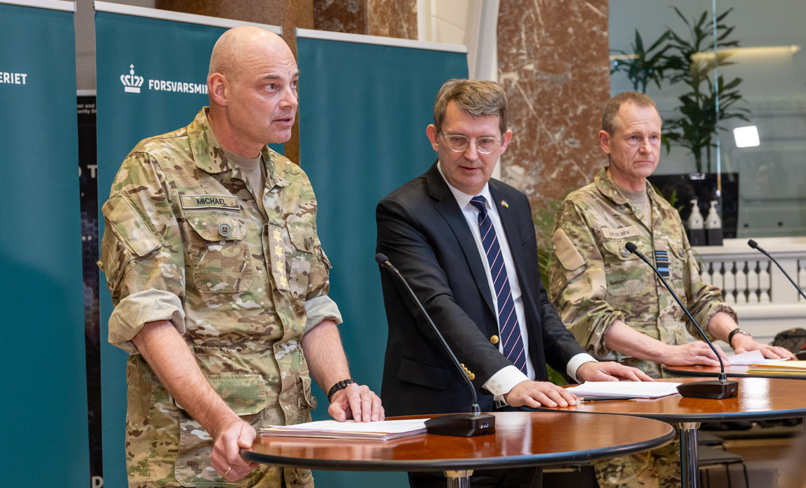 Fungerende forsvarschef, forsvarsministeren og chefen for Forsvarsministeriets Materiel- og Indkøbsstyrelse deltog i pressemødet. Foto: Anders V. Fridberg / Forsvaret