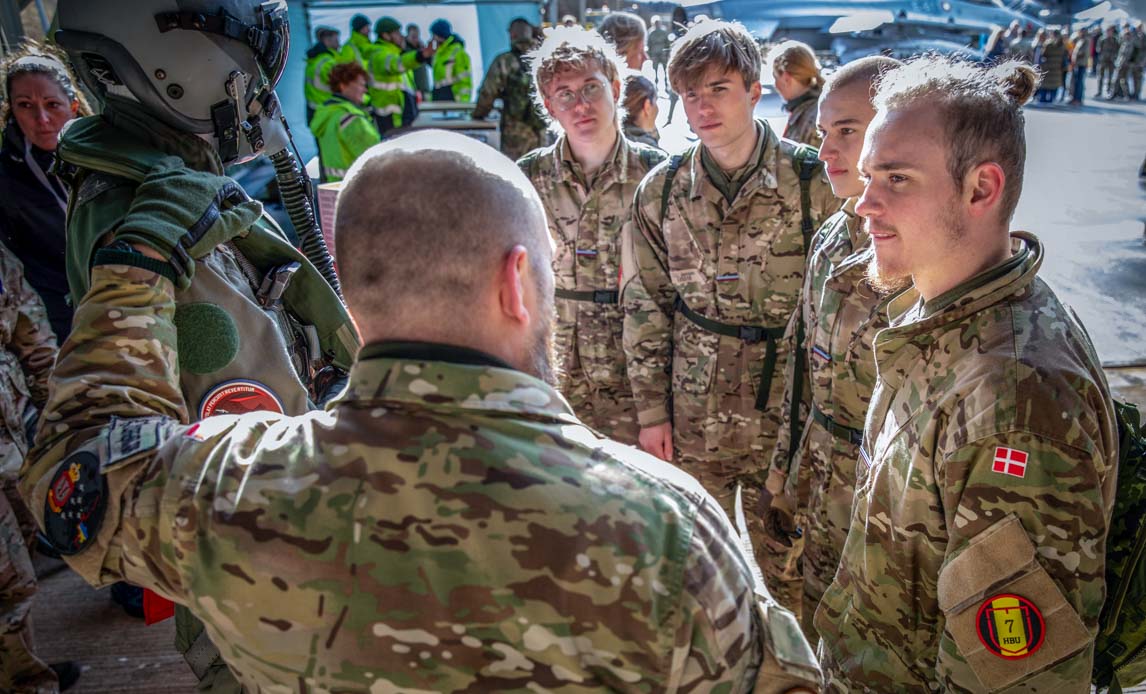 Værnepligtige til karrieredag