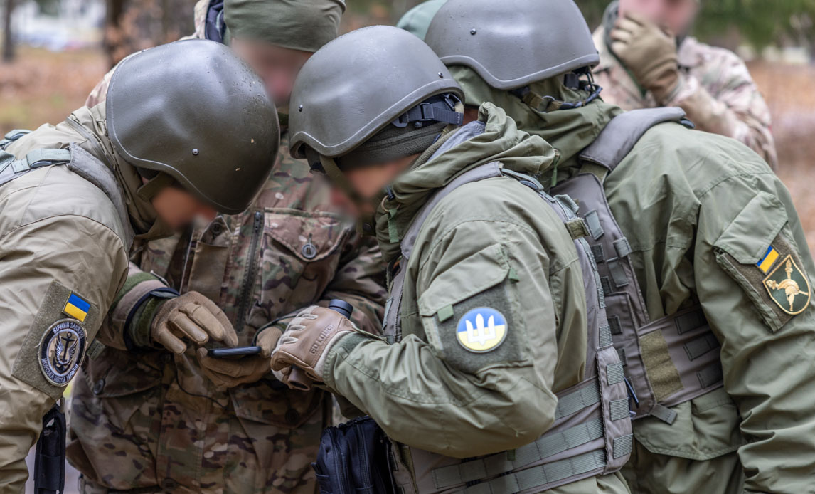 dansk og ukrainske ammunitionsryddere sammen