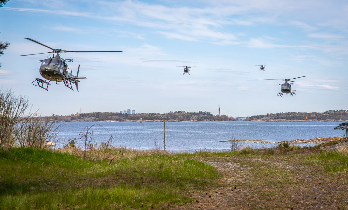 Fennec helikoptere, der flyver sammen i Finland