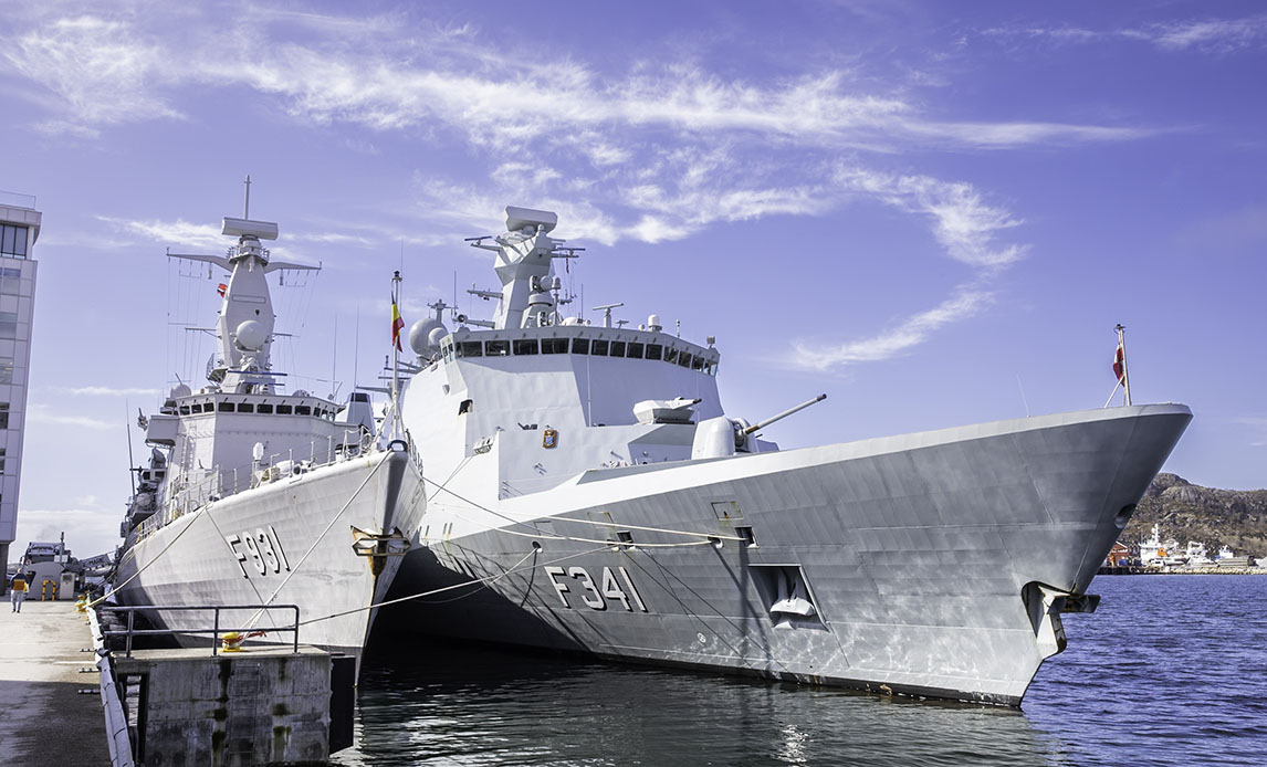 Fregatten Absalon ved kaj i Bodø.