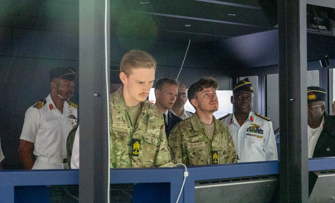 Chefen for Nigerias flåde har besøgt Danmark for at afsøge mulighederne for et øget samarbejde med Søværnet