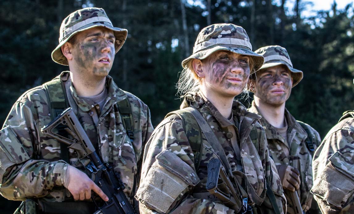 Værnepligtige ved Danske Artilleriregiment på øvelse i 2022.