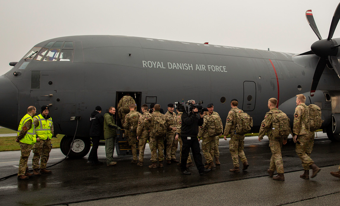 Afsked i Roskilde lufthavn.