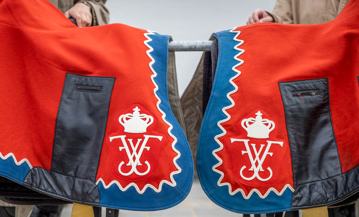 H.M. Kongens navnetræk.