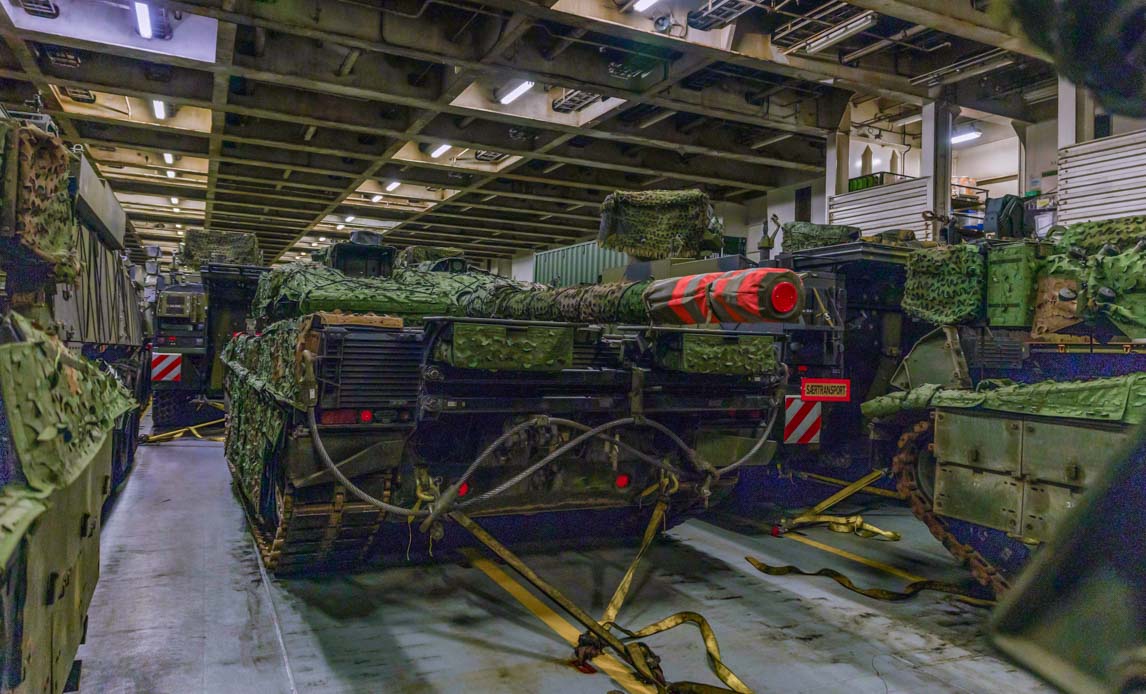 Kampvogn på vej til Letland