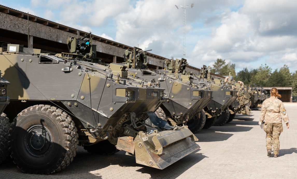 De pansrede mandskabsvogne bliver gjort klar til uddannelsesaktiviteter.