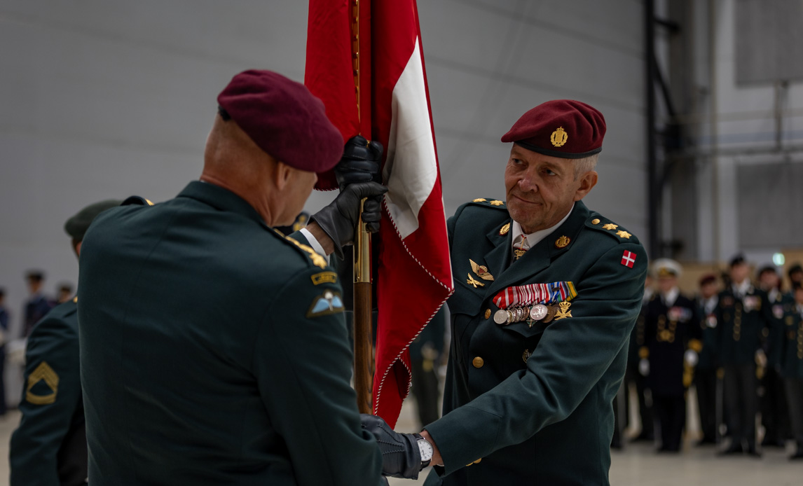 FC overrække fane til ny CH SOKOM