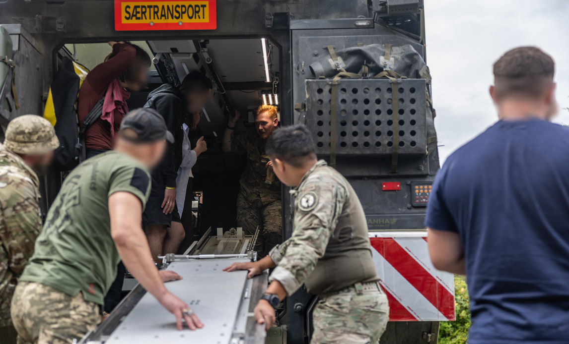 Dansk og ukrainske soldater inspirerer en dansk ambulance Piranha.