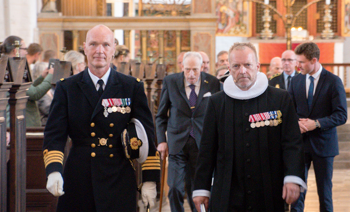 Garnisonskommandant Kommandør Jesper Lynge og Feltpræst Peter Sporleder i Aarhus Domkirke efter Gudstjeneste.