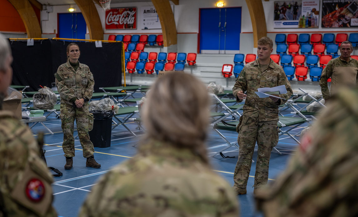 Briefing af soldater i Godthåbshallen i Nuuk