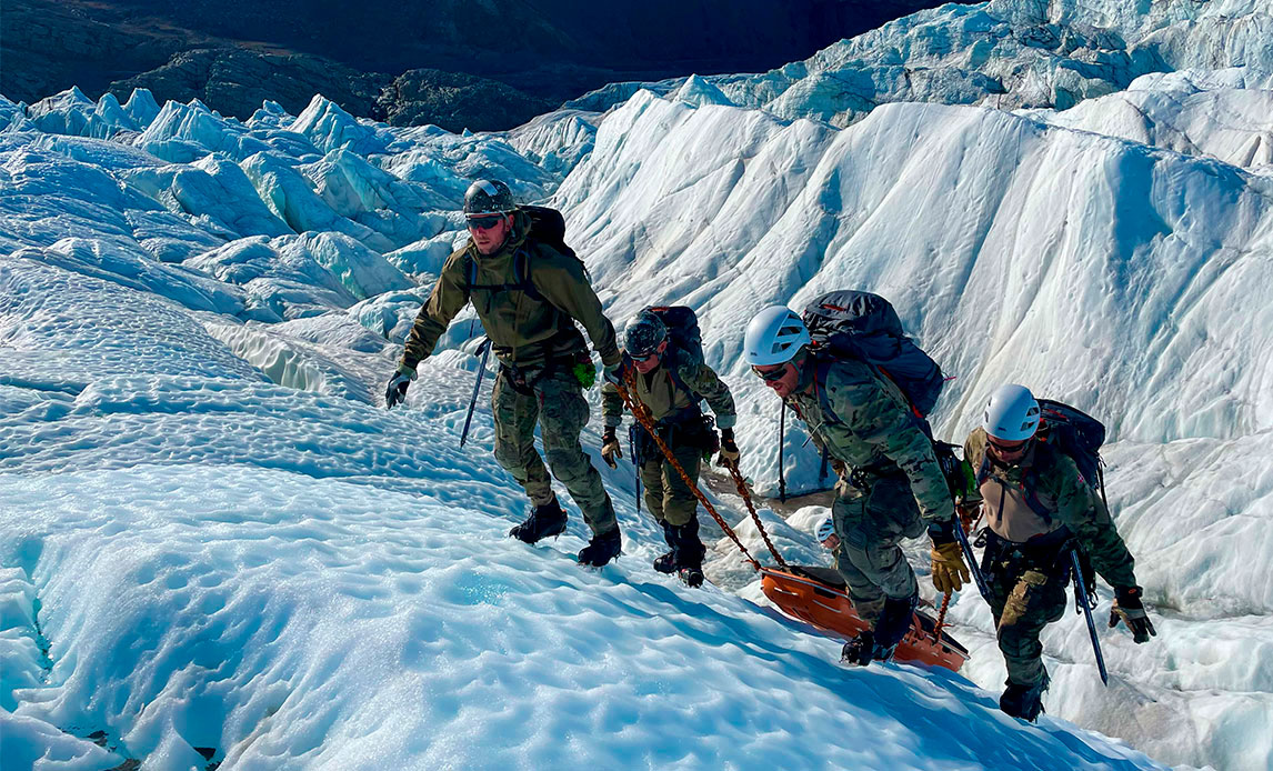 Patienttransport på gletcher, Arctic Summer Excercise 2025.