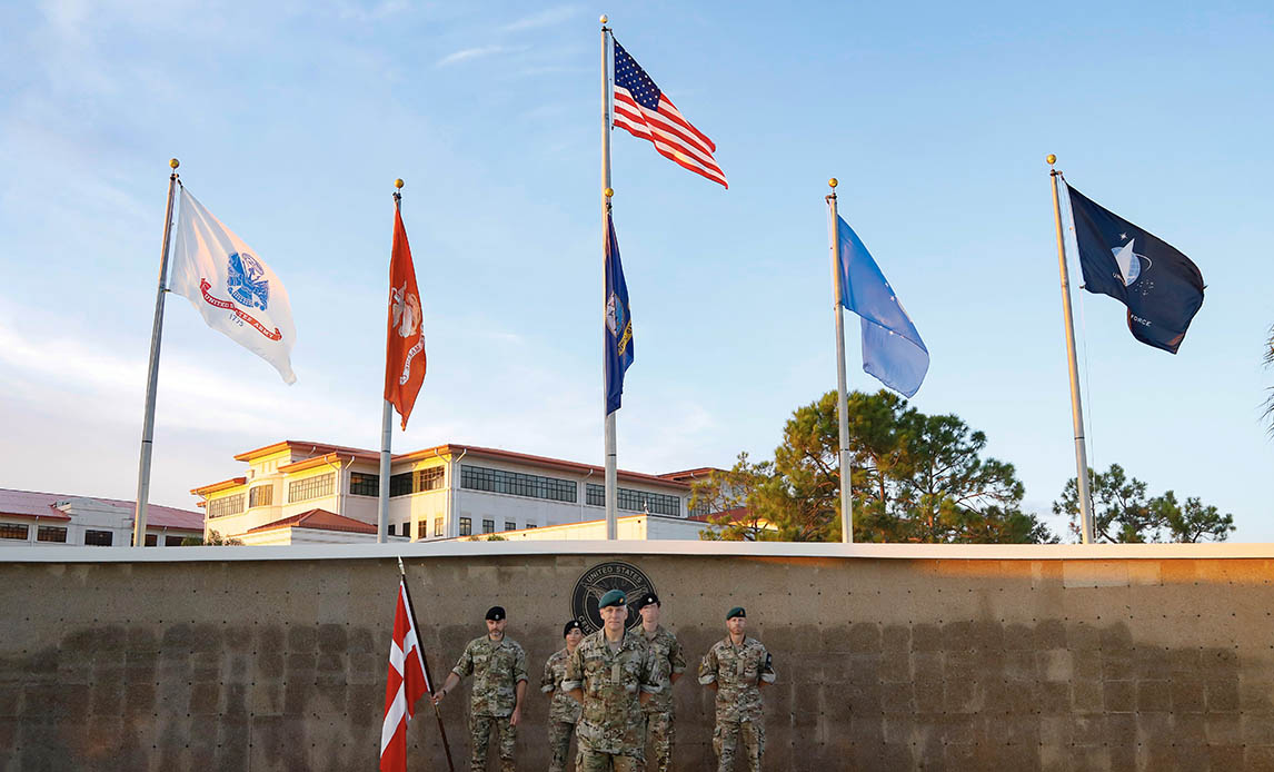 Flagdag ved US Central Command i Tampa, Florida.