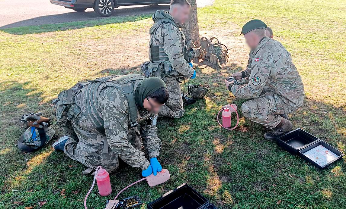Danske instruktører underviser ukrainske rekrutter