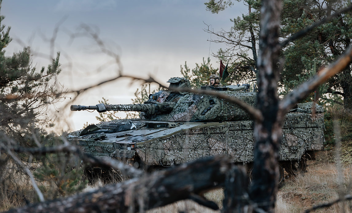 Infanterikampkøretøj under skydning med skarp ammunition.
