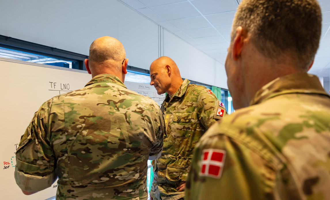 Forsvarschefen på besøg i hovedkvarteret i Skalstrup