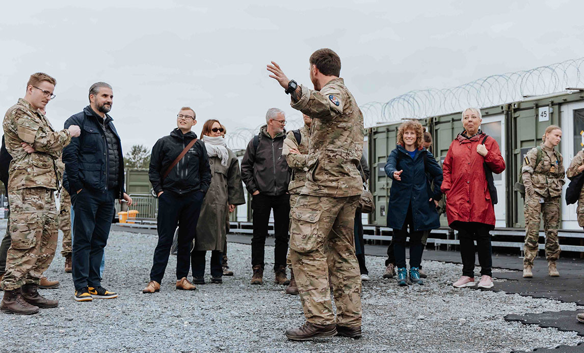 Advisory Board for frivillighed og ligestilling har været forbi de danske udsendte i Letland, hvor de tager konkrete erfaringer med hjem fra besøget.