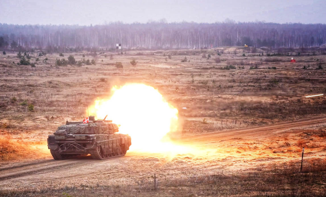 Dansk kampvogn gennemfører skarpskydning
