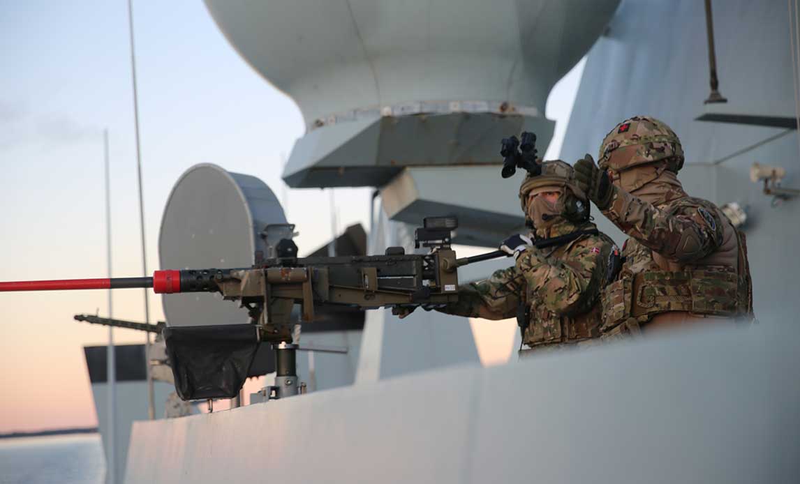 TMG-skytter på udkig efter droner i øvelsesscenariet