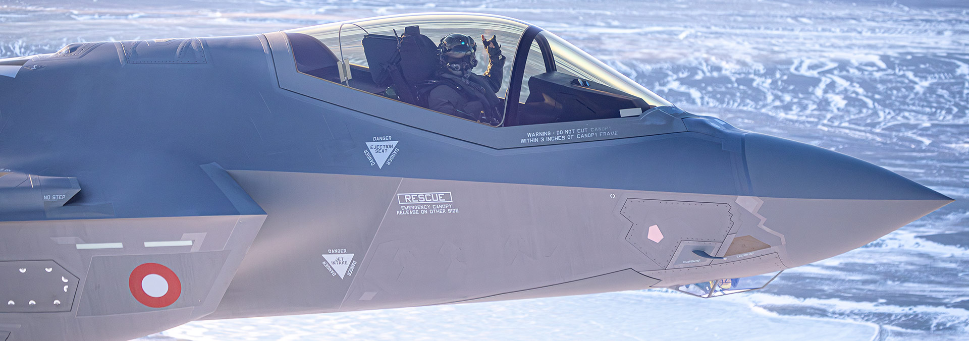 F-35 over Grønland under træning med fransk MRTT