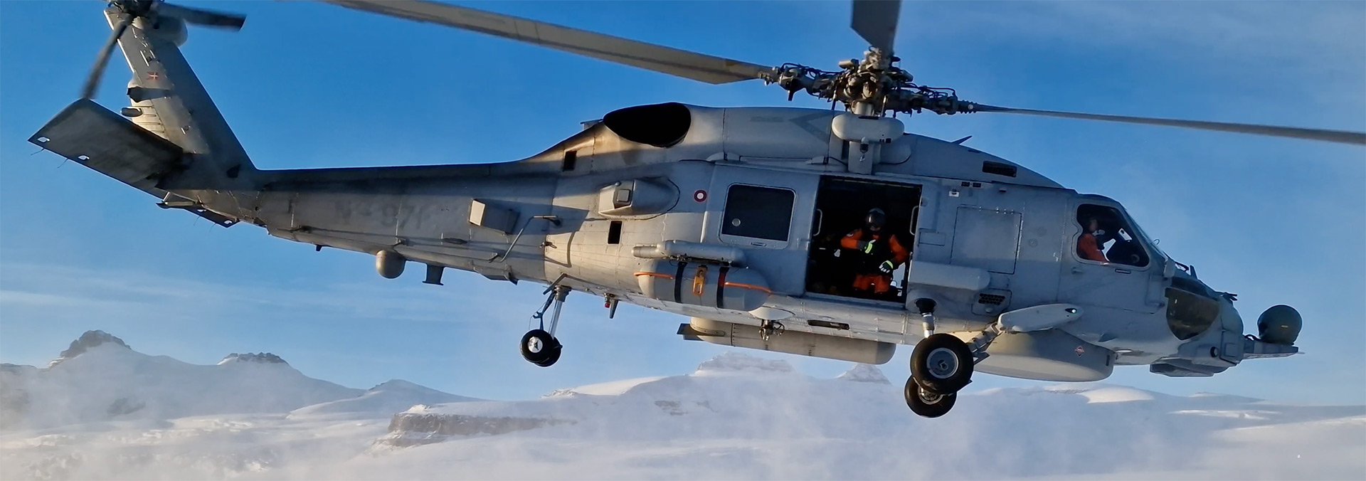 Seahawk-helikopter over indlandsisen