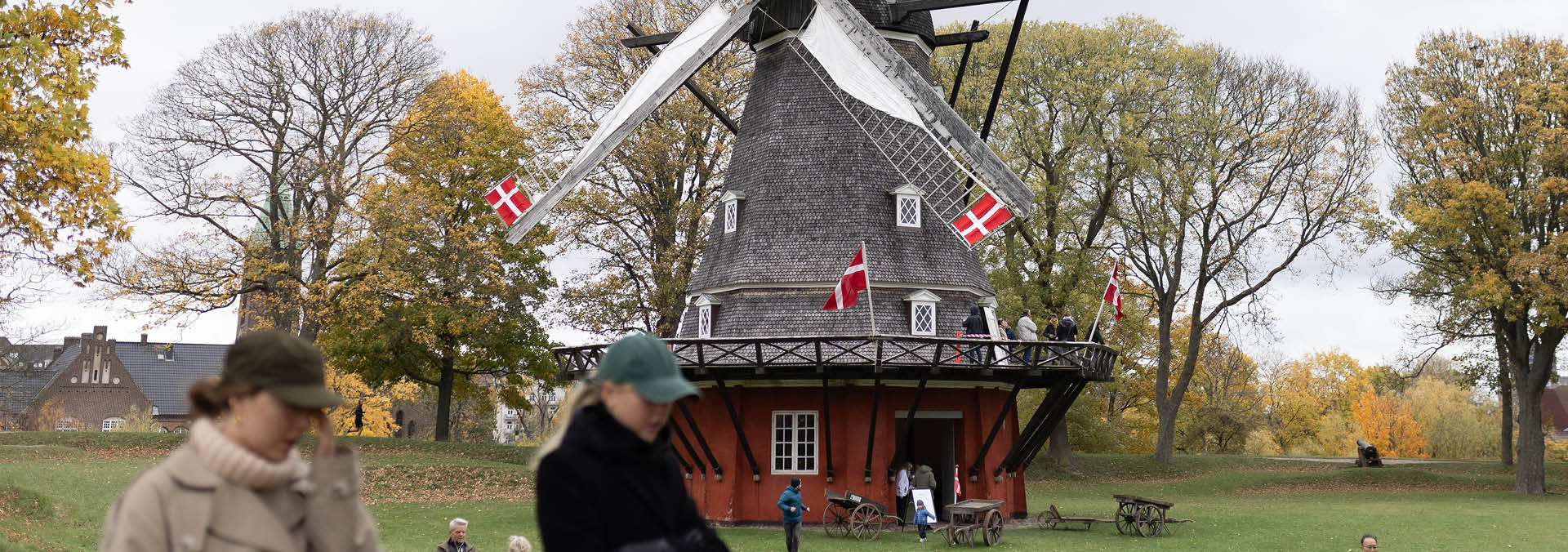 Kastelsmøllen med flag