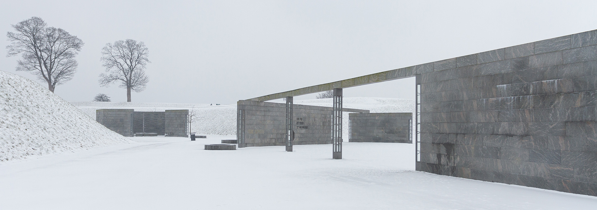 Monumentet i Kastellet dækket af sne