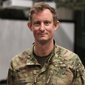 Seniorsergent Kasper fra Forsvarets Simulationscenter