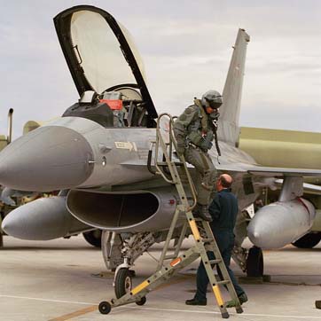 Danske F-16 fly i bombekampagne mod Jugoslavien.
