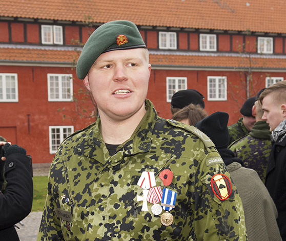 Uddeling af medaljer og tapperhedskors den 18. november 2011 på Kastellet. Sergent Casper Westphalen Mathiesen fra Ingeniørregimentet modtager tapperhedskorset.