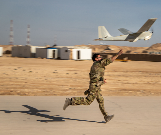 Tre danske soldater får Commanders Coin den 23/6-2016, fordi de delvist forpurrede en terrorhandling mod basen 25-26/3-2016. Blandt andet havde den danske PUMA-drone en afgørende rolle under og efter angrebet, hvor det lille fjernstyrede fly hjalp de irakiske sikkerhedsstyrker med at finde frem til ISIL-krigerne, som alle blev nedkæmpet.