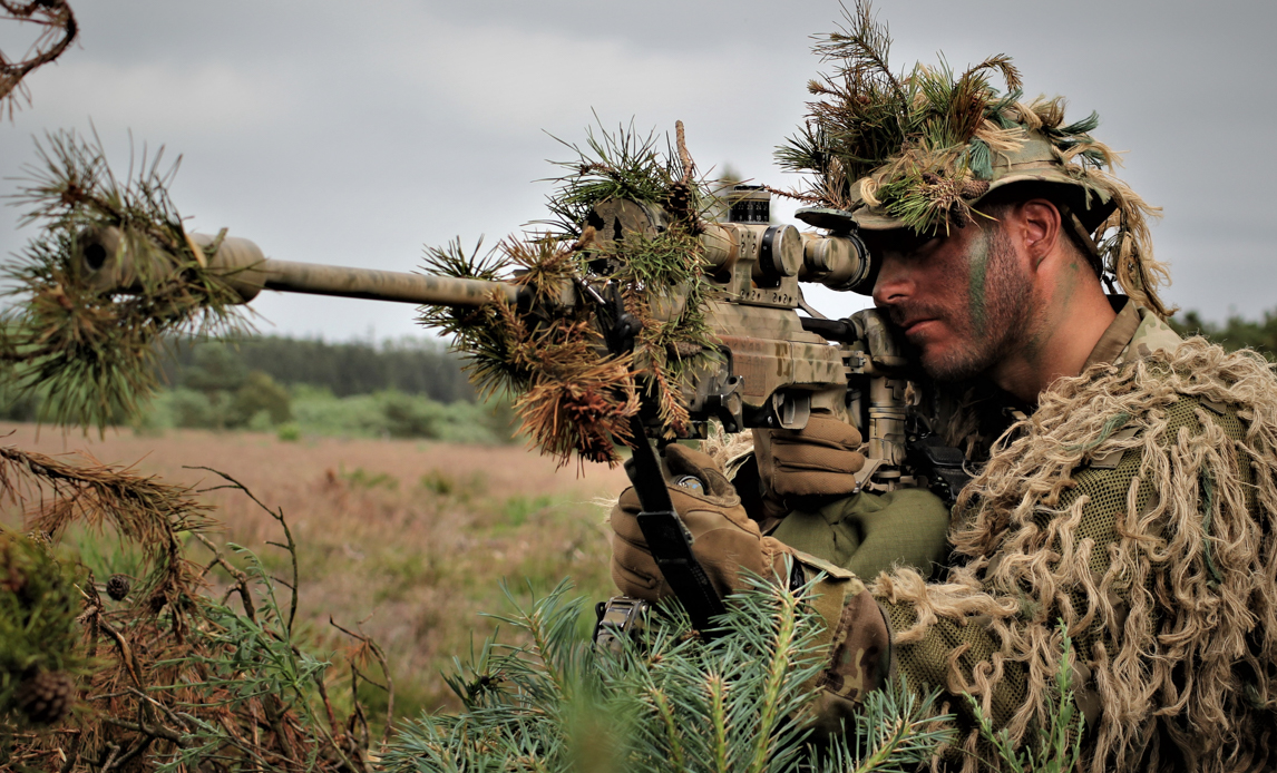 Finskytte tager sigte under 2. Brigades finskyttekonkurrence i 2019.