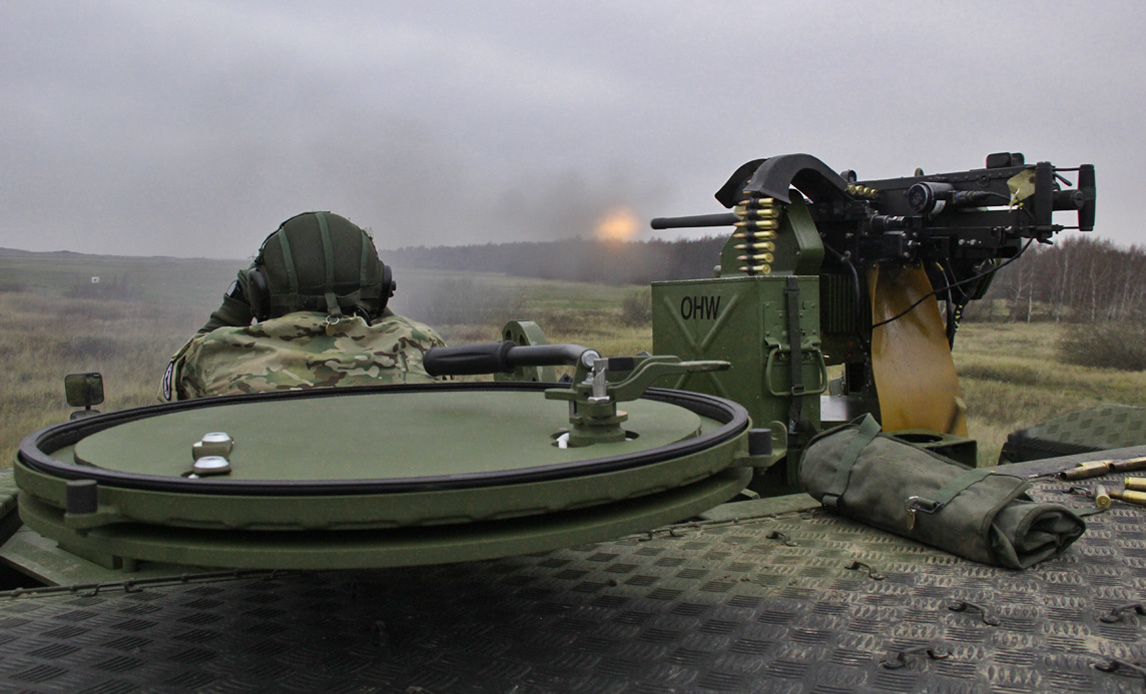 [Den Kongelige Livgarde]-Ildglimt fra 12,7 mm maskingevær i STAVS-2020-[ARTIKEL].jpg