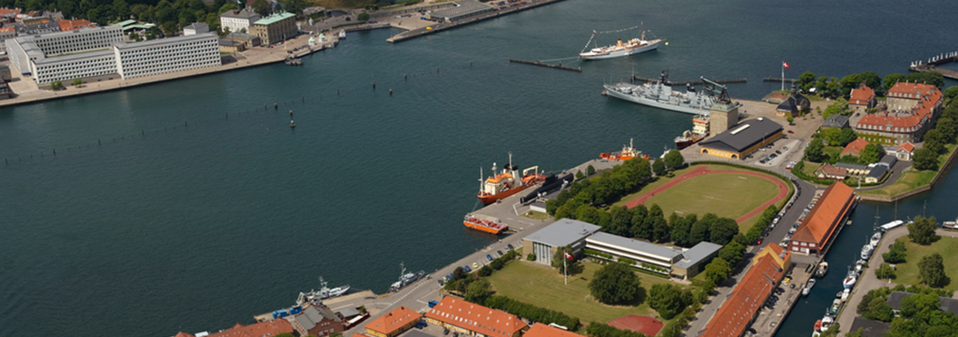 Nyholm fotograferet fra luften