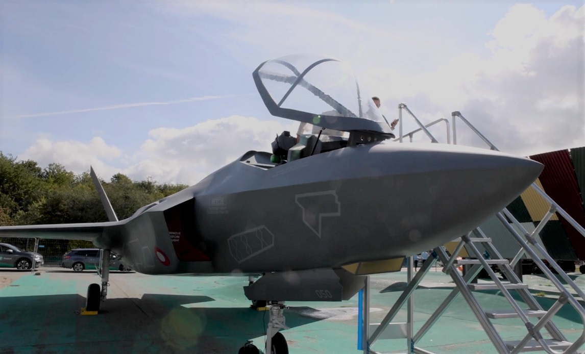 F-35 udstillingsmodel afleveret til Flyvevåbnet