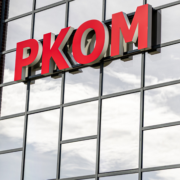 PKOM facade logo